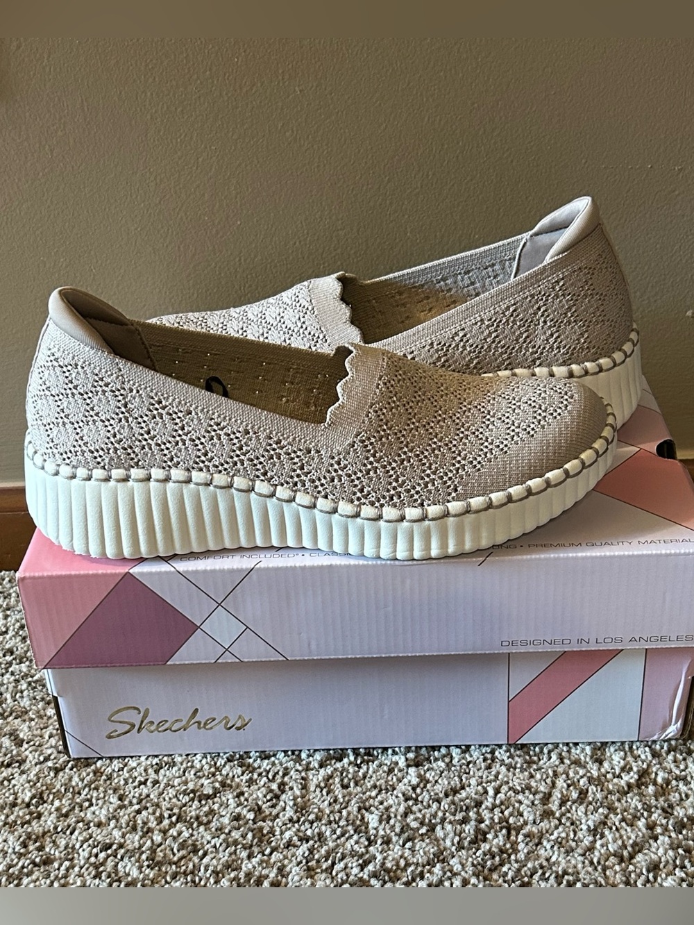 Skechers Women's Light Beige Knit Slip-On Platform Sneakers size 7.5